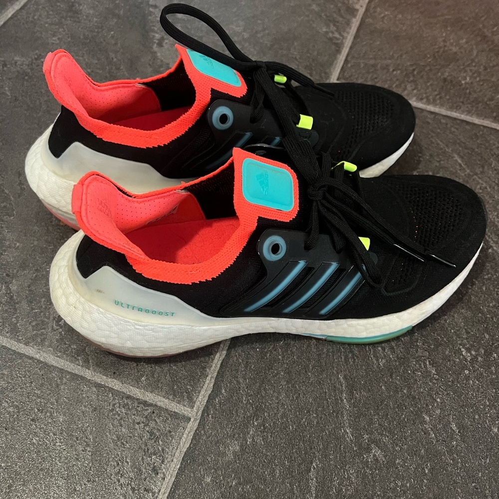 Like new Adidas Ultraboost size 8.5